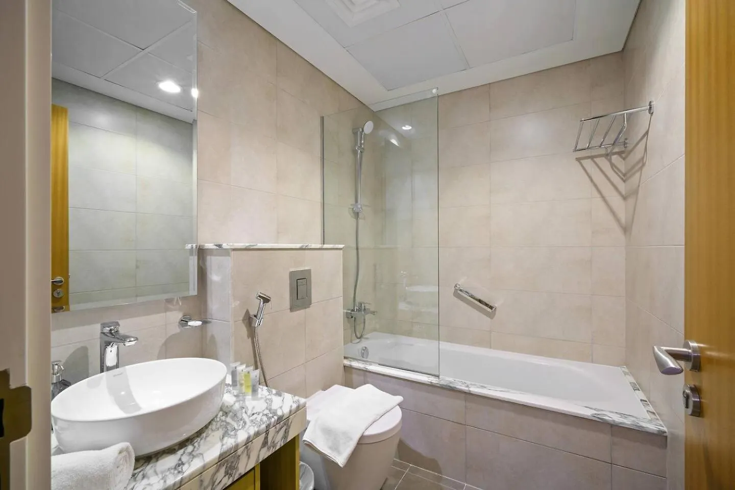High-Floor 2Br In Aykon City Spacious, Good View Dubai